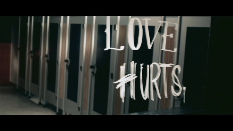 Poster Love Hurts